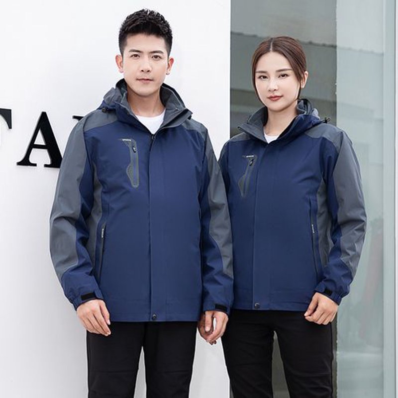 工装制作是指为特定工作环境和职业需求量身定做的工作服生产过程。这些衣服不仅考虑舒适性和美观性，还注重实用性和安全性。